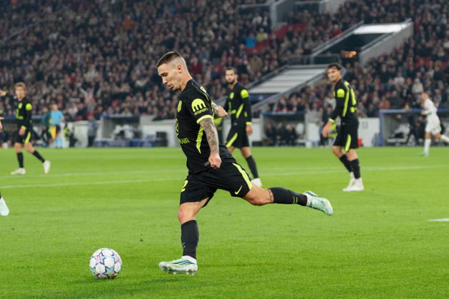 20.10.2026, xjyhynx, Fussball UEFA Champions League, VfB Stuttgart - Atletico Madrid, v.l. Klärung von Alejandro Grimaldo (22, AtlÃ tico Madrid) Stuttgart