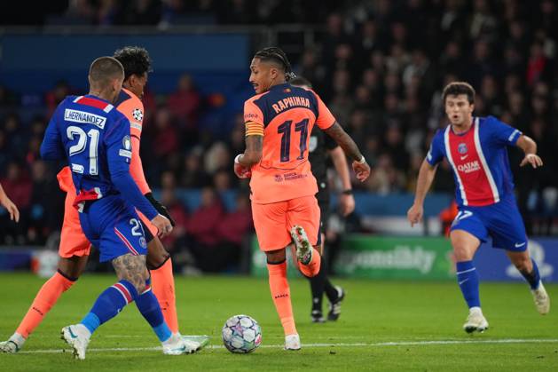 Raphinha of Barcelona backheels to Lamine Yamal of Barcelona Paris Saint-Germain v Barcelona, UEFA Champions League, Football, Parc des Princes, Paris, France - 20 Oct 2026Paris Parc des Princes France  Copyright: xDavexWinter Shutterstockx 17226708ay