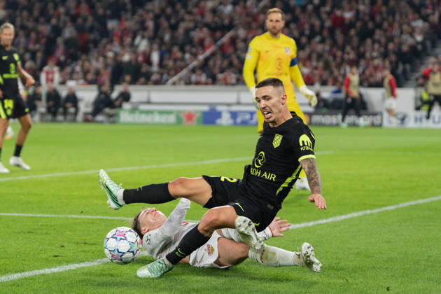 20.10.2026, xjyhynx, Fussball UEFA Champions League, VfB Stuttgart - Atletico Madrid, v.l. Angelo Stiller (6, VfB Stuttgart) im Zweikampf mit Alejandro Grimaldo (22, AtlÃ tico Madrid) Stuttgart