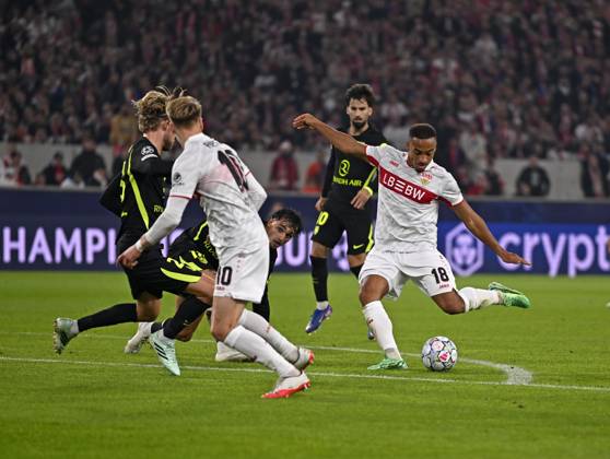 20.10.2026, Fussball UEFA Champions-League League 2026 2027, 3.Spieltag, VfB Stuttgart - Atletico Madrid, in der MHP-Arena Stuttgart, Jamie Leweling (Stuttgart) Torschuss zum 1:0