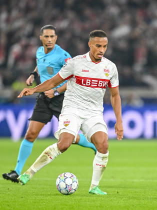 Jamie Leweling (VfB Stuttgart) controls the Ball during the UEFA Champions League 2026 2027 match between Stuttgart and Atlético de Madrid at Arena Stuttgart on October 20, 2026 in Stuttgart, Germany. (Photo by Harry Langer DeFodi Images) -
