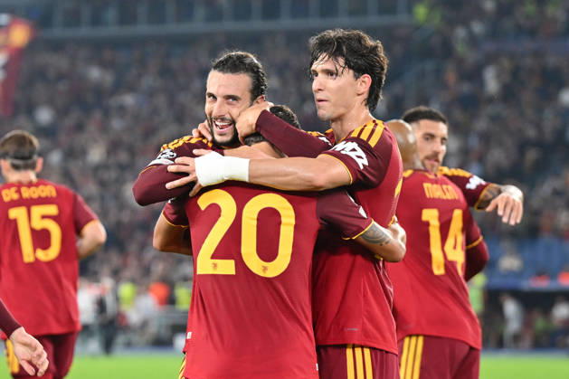 AS Roma v Slovan Bratislava - UEFA Champions League ROME, ITALY - OCTOBER 20 : Nahuer Molina (20) of AS Roma celebrates with is team mates after scoring a goal during the Champions League match between AS Roma and Slovan Bratislava at Stadio Olimpico on October 20, 2026 in Rome, Italy. Claudio Pasquazi Anadolu Rome Italy. Editorial use only. Please get in touch for any other usage.  Copyright: x2026xAnadoluxClaudioxPasquazix