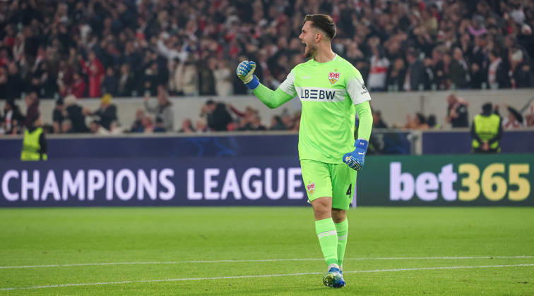 Stuttgart , Fußball UEFA Champions League VfB Stuttgart vs. Atletico Madrid , Dennis Seimen (VfB) jubelt und ballt die Faust
