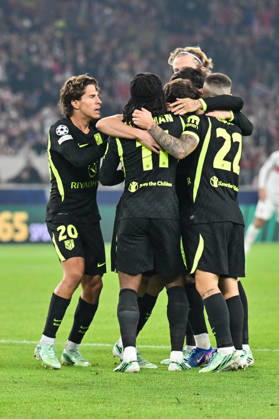 STUTTGART, GERMANY; 20. OCTOBER: Atletico celebrate the goal to make it 1-1 by Julian ALVAREZ (Atletico Madrid 19) Tor Torschuetze Freude Happy during the UEFA Champions League Match between VfB Stuttgart vs. Atletico Madrid at Matchday 3 at MHP Arena Copyright: xBEAUTIFULxSPORTS Goldbergx