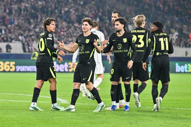STUTTGART, GERMANY; 20. OCTOBER: Atletico celebrate the goal to make it 1-1 by Julian ALVAREZ (Atletico Madrid 19) Tor Torschuetze Freude Happy during the UEFA Champions League Match between VfB Stuttgart vs. Atletico Madrid at Matchday 3 at MHP Arena Copyright: xBEAUTIFULxSPORTS Goldbergx