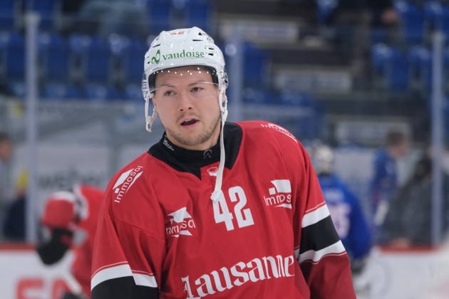 RECORD DATE NOT STATED Swiss Ice hockey, Eishockey - EHC Kloten vs Lausanne Hockey - Lausanne Forward Curtis Lazar (TS 42) during warm up Copyright: xx