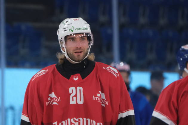 RECORD DATE NOT STATED Swiss Ice hockey, Eishockey - EHC Kloten vs Lausanne Hockey - Lausanne Defender Michael Fora (20) during warm up Copyright: xx