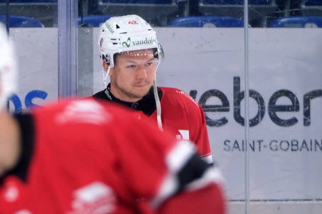RECORD DATE NOT STATED Swiss Ice hockey, Eishockey - EHC Kloten vs Lausanne Hockey - Lausanne Forward Curtis Lazar (TS 42) during warm up Copyright: xx