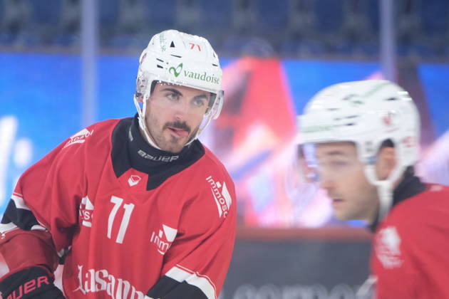 RECORD DATE NOT STATED Swiss Ice hockey, Eishockey - EHC Kloten vs Lausanne Hockey - Lausanne Forward Benjamin Bougro (71) during warm up Copyright: xx
