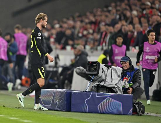 20.10.2026, Fussball UEFA Champions-League League 2026 2027, 3.Spieltag, VfB Stuttgart - Atletico Madrid, in der MHP-Arena Stuttgart, Morten Hjulmand (Atletico Madrid) verlässt nach der roten Karte das Spielfeld