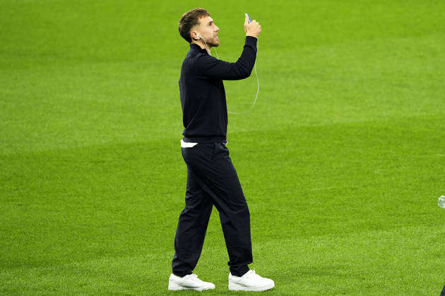 REAL MADRID CF v RB LEIPZIG. CHAMPIONS LEAGUE 2026 2027. ROUND 3. RB Leipzig s Maxime Esteve during walk around in Santiago Bernabeu Stadium after raining session prior to the Champions League round 3 match against Real Madrid CF. October 20 2026. (ALTERPHOTOS Acero) MadridSpain Copyright: xAcerox