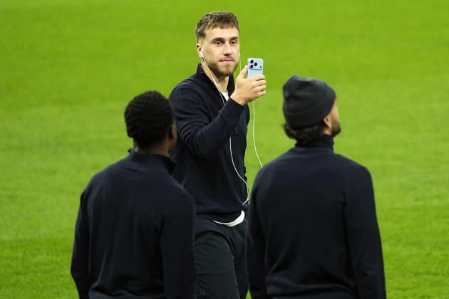 REAL MADRID CF v RB LEIPZIG. CHAMPIONS LEAGUE 2026 2027. ROUND 3. RB Leipzig s Maxime Esteve during walk around in Santiago Bernabeu Stadium after raining session prior to the Champions League round 3 match against Real Madrid CF. October 20 2026. (ALTERPHOTOS Acero) MadridSpain Copyright: xAcerox