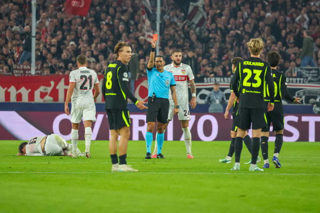 20.10.26 VfB Stuttgart - Atletico Madrid Deutschland, Stuttgart, 20.10.2026, Fussball, UEFA Champions League, Saison 2026 2027, VfB Stuttgart - Atletico Madrid: Morten Hjulmand (Atletico Madrid); rote Karte.