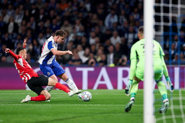 FC Porto v PSV Eindhoven - UEFA Champions League 2026 27 League Phase MD3 Oskar Pietuszewski of FC Porto in action during the UEFA Champions League 2026 27 League Phase MD3 match between FC Porto and PSV at Estadio do Dragao in Porto, Portugal, on October 20, 2026. porto Porto Portugal  Copyright: xLuisxEirasx originalFilename:eiras-uefacham261020_npCAw.jpg