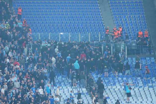 The riot police units from the Polizia and the Carabinieri are attempting to contain the Slovan Bratislava fans. during the UEFA Champions League Phase - Matchday 3 soccer match between AS Roma-Slovan Bratislava at the Rome s Olympic stadium, Italy - Tuesday October 20, 2026 - Soccer ( Photo by Alfredo Falcone LaPresse )  Copyright: xAlfredoxFalcone LaPressex