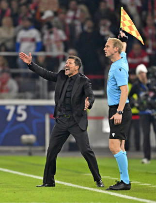 20.10.2026, Fussball UEFA Champions-League League 2026 2027, 3.Spieltag, VfB Stuttgart - Atletico Madrid, in der MHP-Arena Stuttgart, Trainer Diego Simeone (Atletico Madrid) regt sich auf.