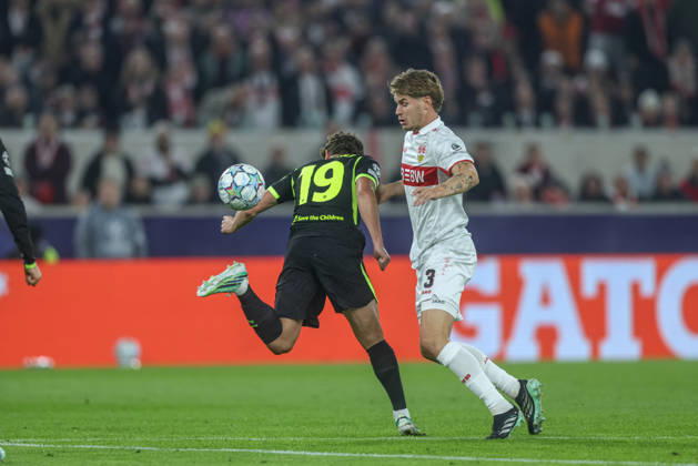 GER, Stuttgart, VfB Stuttgart vs Atletico Madrid, Fussball, UEFA, Spielzeit 2026 2027, Champions League, MHP-Arena, 3. Spieltag im Bild v.l.: Julian Alvarez (Atletico Madrid 19), Ramon Hendriks (VfB Stuttgart 3) DFB DFL REGULATIONS PROHIBIT ANY USE OF PHOTOGRAPHS AS IMAGE SEQUENCES AND OR QUASI-VIDEO, 200.2026 Copyright: HMBxMedia HendrikxHamelau