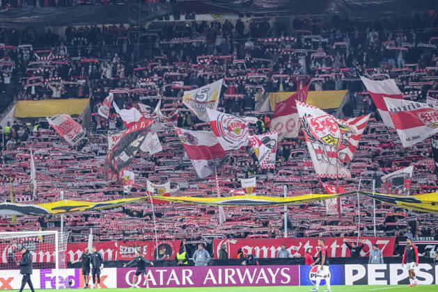 GER, Stuttgart, VfB Stuttgart vs Atletico Madrid, Fussball, UEFA, Spielzeit 2026 2027, Champions League, MHP-Arena, 3. Spieltag im Bild v.l.: Fans VfB Stuttgart DFB DFL REGULATIONS PROHIBIT ANY USE OF PHOTOGRAPHS AS IMAGE SEQUENCES AND OR QUASI-VIDEO, 200.2026 Copyright: HMBxMedia HendrikxHamelau