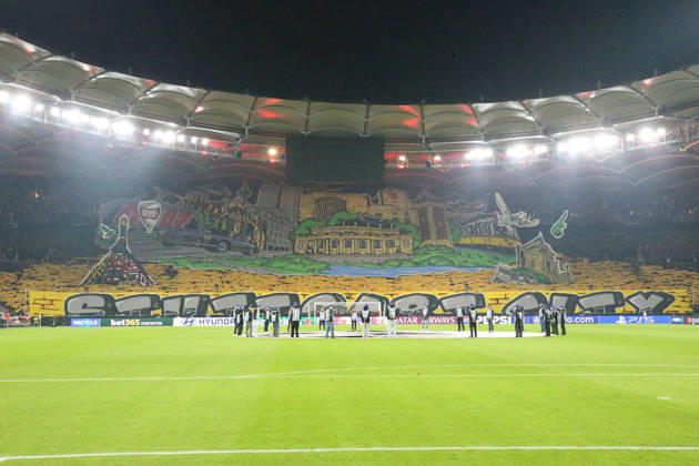 20.10.2026, xrekx, Fussball UEFA Champions League, VfB Stuttgart - Atletico Madrid v.l. VfB Fans ,Stimmung, Schals, Ultras, Zuschauer, Besucher, Choreo, Choreografie, atmosphere, scarves, spectators, visitors Stuttgart