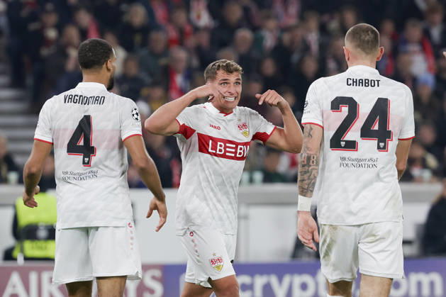 Im Bild: v.li. Josha Vagnoman (VfB Stuttgart, 4), Grischa Proemel (VfB Stuttgart, 21) und Jeff Chabot (VfB Stuttgart, 24) besprechen sich 20.10.2026, VfB Stuttgart - Atletico Madrid, UEFA Champions League, 3. Spieltag, Deutschland, Stuttgart, MHP Arena, DFL REGULATIONS PROHIBIT ANY USE OF PHOTOGRAPHS AS IMAGE SEQUENCES AND OR QUASI-VIDEO. Copyright: HMBxMedia xJulienxBecker
