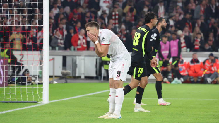 20.10.2026, xrekx, Fussball UEFA Champions League, VfB Stuttgart - Atletico Madrid v.l. Ermedin Demirovic (VfB Stuttgart) enttaeuscht, enttäuscht, schaut enttaeuscht, niedergeschlagen, disappointed Stuttgart