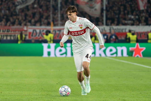 Leo Sauer (VfB Stuttgart, 44) am Ball, Aktion, Dribbling, dribbeln, Angriff, GER, VfB Stuttgart vs. AtlÃ tico Madrid, Fussball, UEFA Champions League, Spieltag 3, Spielzeit 2026 2027, 20.10.2026, GER, VfB Stuttgart vs. AtlÃ tico Madrid, Fussball, UEFA Champions League, Spieltag 3, Spielzeit 2026 2027, 20.10.2026, Stuttgart Copyright: xEibner-Pressefoto EdwardxCheungx EP_ECG