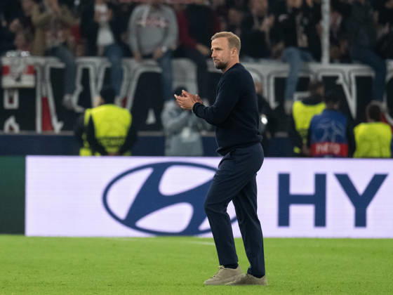 20.10.2026, GER, Fussball, Herren, UEFA Champions League, Saison 2026 2027, 3. Spieltag, VfB Stuttgart vs. Atletico Madrid Nach Spielende Sebastian Hoeness ( VfB Stuttgart, Cheftrainer ). applaudiert. A Stuttgart MHP Arena Baden-Württemberg Deutschland Copyright: xNordphoto WolfgangxFrankx