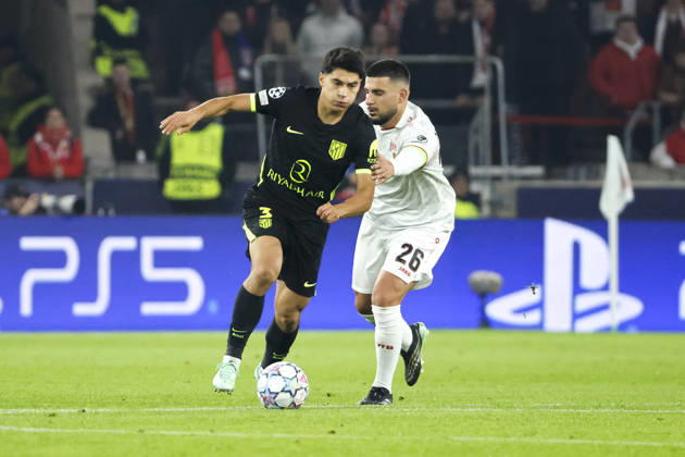 Obed Vargas (Atletico Madrid, 03) und Deniz Undav (VfB Stuttgart, 26) im Kampf um den Ball , Deutschland, Fussball, UEFA Champions League, 3. Spieltag, 2026 2027, VfB Stuttgart vs. Atletico Madrid, 20.10.2026, Stuttgart Arena Stuttgart Deutschland Copyright: xGrantxHubbsx