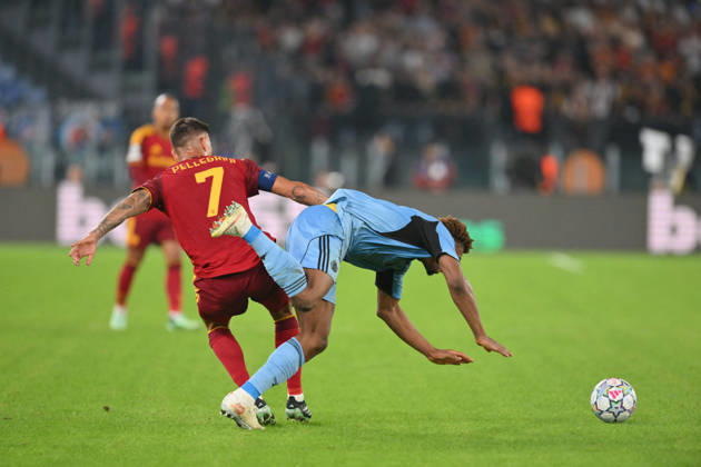SOCCER - UEFA Champions League - AS Roma vs. Slovan Bratislava Photo by IPA ABACAPRESS.COM89963771 - Lorenzo Pellegrini of Roma under pressure from Rahim Ibrahim of Slovan Bratislava during the UEFA Champions League soccer match between Roma and Slovan Bratislava at the Olimpico Stadium on October 20, 2026, in Rome, Lazio. During the AS Roma vs. Slovan Bratislava UEFA Champions League soccer match in Rome, Italy, on October 20, 2026 Rome Italy  Copyright: xIPAxSport ABACAx