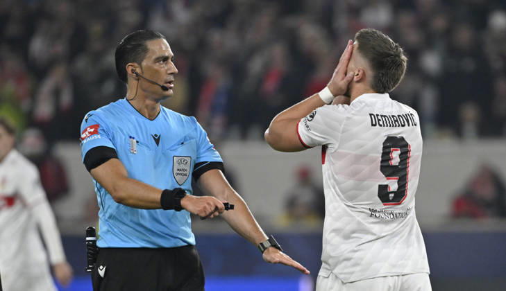 Ermedin Demirovic VfB Stuttgart (09) Enttaeuschung enttaeuscht nach vergebener Torchance Gestik Geste Schiedsrichter Referee Serdar Goezuebueyuek (NED) Champions League VfB Stuttgart vs Atletico Madrid 20.10.2026 DFL REGULATIONS PROHIBIT ANY USE OF PHOTOGRAPHS AS IMAGE SEQUENCES AND OR QUASI-VIDEO Champions League VfB Stuttgart vs Atletico Madrid