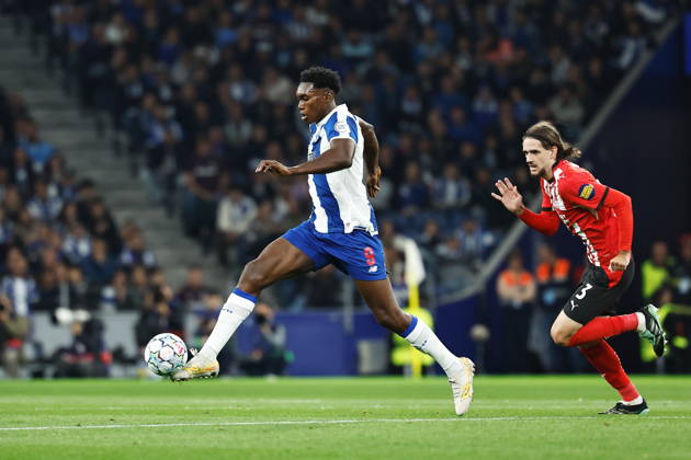 (L-R) Samu Aghehowa (Porto), Yarek Gasiorowski (PSV), OCTOBER 20, 2026 - Football Soccer : UEFA Champions League League phase matchday 3 between FC Porto - PSV Eindhoven at the Estadio do Dragao in Porto, Portugal. Noxthirdxpartyxsales  aflo_357737132 MutsuxKawamorix