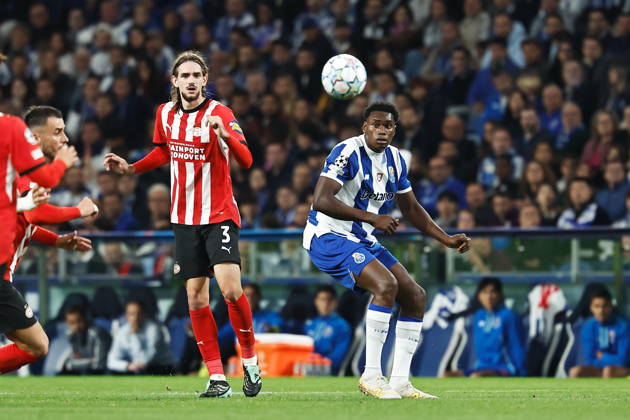 (L-R) Yarek Gasiorowski (PSV), Samu Aghehowa (Porto), OCTOBER 20, 2026 - Football Soccer : UEFA Champions League League phase matchday 3 between FC Porto - PSV Eindhoven at the Estadio do Dragao in Porto, Portugal. Noxthirdxpartyxsales  aflo_357737140 MutsuxKawamorix