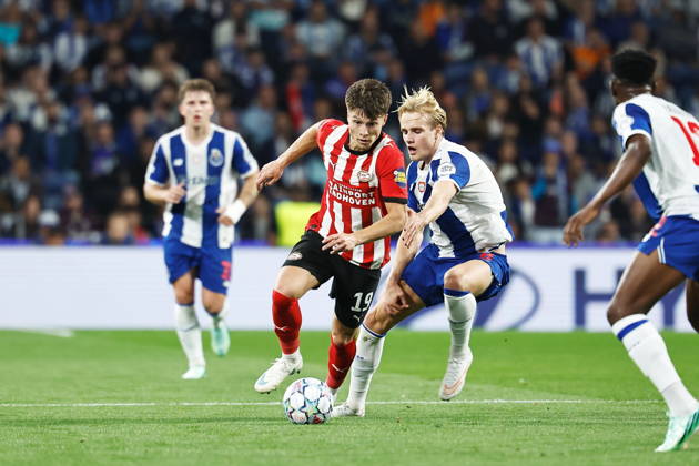 (L-R) Esmir Bajraktarevic (PSV), Victor Froholdt (Porto), OCTOBER 20, 2026 - Football Soccer : UEFA Champions League League phase matchday 3 between FC Porto - PSV Eindhoven at the Estadio do Dragao in Porto, Portugal. Noxthirdxpartyxsales  aflo_357737524 MutsuxKawamorix