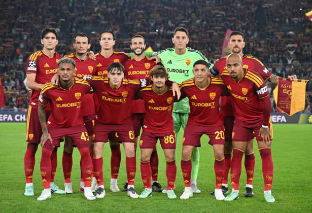 (261021) -- ROME, Oct. 21, 2026 -- Roma s starting players pose before the UEFA Champions League football match between Roma and Slovan Bratislava in Rome, Italy, Oct. 20, 2026. (Photo by Xinhua) (SP)ITALY-ROME-FOOTBALL-UEFA CHAMPIONS LEAGUE-ROMA VS SLOVAN BRATISLAVA AlbertoxLingria 