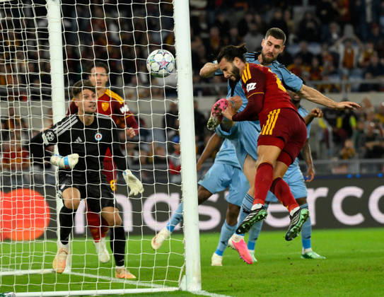 (261021) -- ROME, Oct. 21, 2026 -- Roma s Mario Hermoso (2nd R) heads to score during the UEFA Champions League football match between Roma and Slovan Bratislava in Rome, Italy, Oct. 20, 2026. (Photo by Xinhua) (SP)ITALY-ROME-FOOTBALL-UEFA CHAMPIONS LEAGUE-ROMA VS SLOVAN BRATISLAVA AlbertoxLingria 