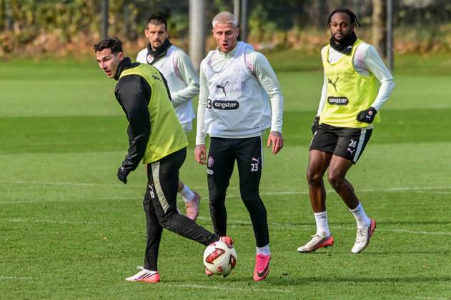 Branimir Hrgota Louis Oppie ( Pauli ) am Ball Deutschland , Hamburg , Trainingsgelände an der Kollaustrasse , Fussball , 2. Bundesliga , FC St Pauli