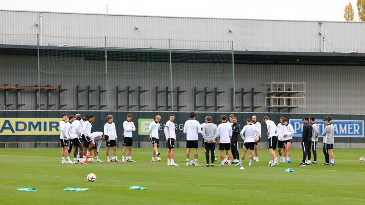 SOCCER - UEFA EL, Sturm vs Marseille GRAZ,AUSTRIA,21.OCT.26 - SOCCER - UEFA Europa League, SK Sturm Graz vs Olympique de Marseille, preview, training Sturm. Image shows the team of Sturm.  GEPAxpictures xMarioxBuehner-Weinrauch