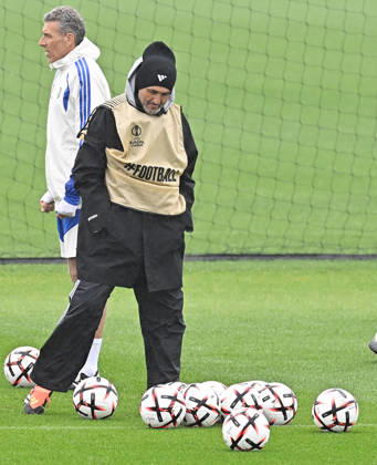October 21, 2026, Turin: Juventus coach Luciano Spalletti during training on the eve of their UEFA Europa League soccer match against Rennes at the Continassa in Turin, italy, 21 october 2026 ANSA ALESSANDRO DI MARCO. UEFA Europa League: Juventus FC Training  - ZUMAa110 20261021_zaf_a110_007 Copyright: xAlessandroxDixMarcox