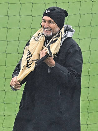 October 21, 2026, Turin: Juventus coach Luciano Spalletti during training on the eve of their UEFA Europa League soccer match against Rennes at the Continassa in Turin, italy, 21 october 2026 ANSA ALESSANDRO DI MARCO. UEFA Europa League: Juventus FC Training  - ZUMAa110 20261021_zaf_a110_008 Copyright: xAlessandroxDixMarcox