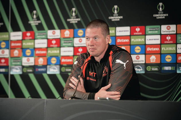 FC Midtjylland press conference, PK, Pressekonferenz - UEFA Conference League Herning, Denmark - October 21: Head coach Mike Tullberg and Pedro Bravo during a press conference ahead of a match between FC Midtjylland and St. Truidense in UEFA Conference League at MCH Arena Herning MCH Arena Denmark Copyright: xDANIELxSTENTZx