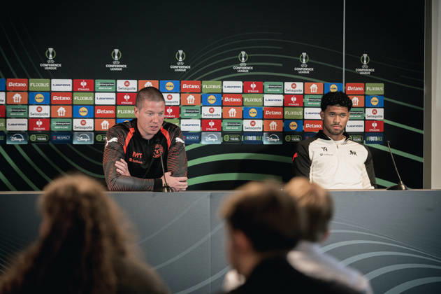 FC Midtjylland press conference, PK, Pressekonferenz - UEFA Conference League Herning, Denmark - October 21: Head coach Mike Tullberg and Pedro Bravo during a press conference ahead of a match between FC Midtjylland and St. Truidense in UEFA Conference League at MCH Arena Herning MCH Arena Denmark Copyright: xDANIELxSTENTZx