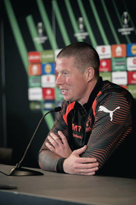 FC Midtjylland press conference, PK, Pressekonferenz - UEFA Conference League Herning, Denmark - October 21: Head coach Mike Tullberg and Pedro Bravo during a press conference ahead of a match between FC Midtjylland and St. Truidense in UEFA Conference League at MCH Arena Herning MCH Arena Denmark Copyright: xDANIELxSTENTZx