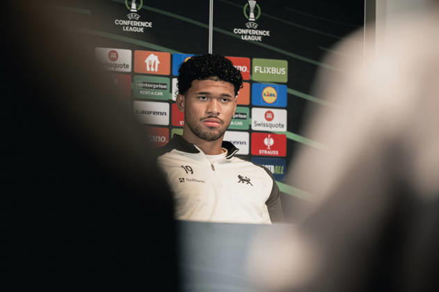 FC Midtjylland press conference, PK, Pressekonferenz - UEFA Conference League Herning, Denmark - October 21: Head coach Mike Tullberg and Pedro Bravo during a press conference ahead of a match between FC Midtjylland and St. Truidense in UEFA Conference League at MCH Arena Herning MCH Arena Denmark Copyright: xDANIELxSTENTZx