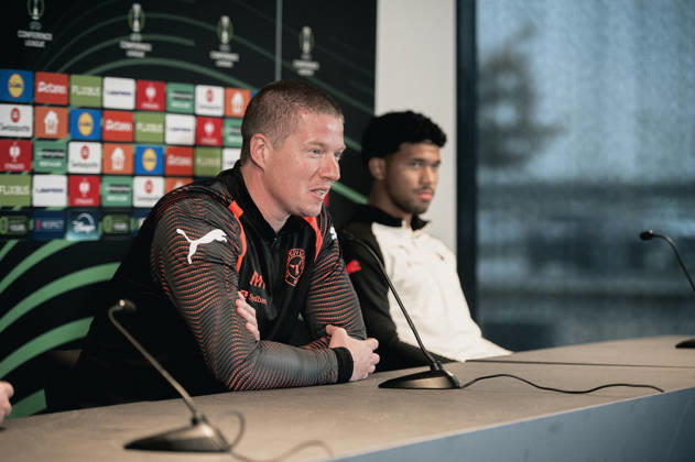 FC Midtjylland press conference, PK, Pressekonferenz - UEFA Conference League Herning, Denmark - October 21: Head coach Mike Tullberg and Pedro Bravo during a press conference ahead of a match between FC Midtjylland and St. Truidense in UEFA Conference League at MCH Arena Herning MCH Arena Denmark Copyright: xDANIELxSTENTZx