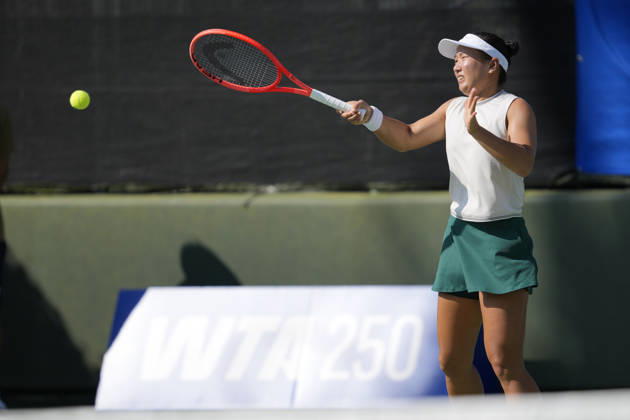 WTA, Tennis Damen Kinoshita Group Japan Open - Day 3 Claire Liu of the United States plays with partner Kaitlin Quevedo of Spain during their quarterfinal doubles match against Jesika Maleckova and Miriam Skoch of the Czech Republic at the 2026 Kinoshita Group Japan Open Women s tennis tournament at Utsubo Tennis Center in Osaka, Japan, on October 21, 2026. Osaka Japan  Copyright: xOwenxHammondx originalFilename:hammond-2026kino261021_npr63.jpg