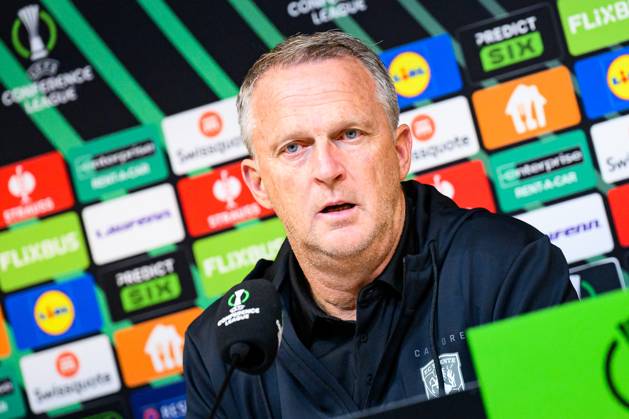 GIBRALTAR , 21 10-2026 , Europa Point stadium , season 2026 2027 , UEFA Conference League football , press conference, PK, Pressekonferenz FC Twente coach John van den Brom Press conference Twente  x208916943x Copyright: