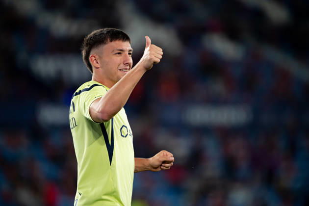 October 21, 2026, Valencia, Valencia, Spain: THIAGO FERNANDEZ of Levante UD warm up during the LaLiga EA Sports, match between Levante UD and Athletic Club at Ciutat de Valencia stadium Valencia Spain - ZUMAs385 20261021_zsp_s385_002 Copyright: xLeopoldxSoglox