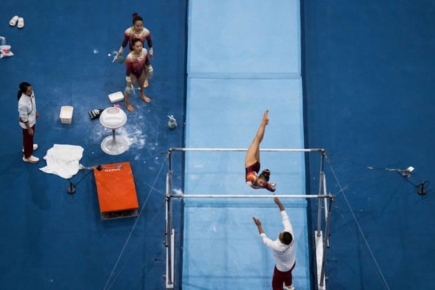 2026 Artistic Gymnastics World Championships, Day 5, Women s Team Final 261021 Qingying Zhang of China and Siyu Du of China watching Qingying Zhang of China, Siyu Du of China Qiyuan Qiu of China, warm up ahead of competing in uneven bars during women s team final on day five of the 2026 Artistic Gymnastics World Championships on October 21, 2026 in Rotterdam. Photo: Joel Marklund BILDBYRÅN kod JM JM0863 bbeng artistisk gymnastik artistic gymnastics gymnastik-vm vm artistic gymnastics world championships final lagfinal team final dam Copyright: JOELxMARKLUND BB261021JM009