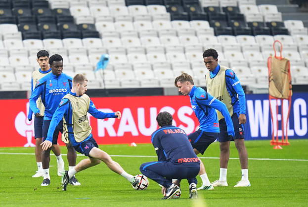 Ahead of Besiktas v Crystal Palace - UEFA Europa League ISTANBUL, TURKIYE - OCTOBER 21: Adam Wharton (3rd L) of Crystal Palace takes part in a training session at Tupras Stadium ahead of UEFA Europa League football match against Besiktas in Istanbul, Turkiye on October 21, 2026. Esra Bilgin Anadolu Istanbul Turkey. Editorial use only. Please get in touch for any other usage.  Copyright: x2026xAnadoluxEsraxBilginx