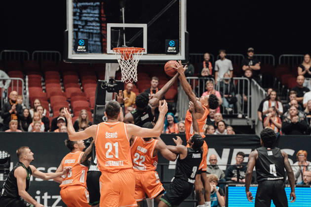 4. Spieltag des Basketball Eurocup Niners Chemnitz -Slask Wroclaw 21.10.2026 ab 19:00 Uhr Chemnitz, Chemnitz Arena Im Foto:21 Mateo Seric, 20 Urald King, 03 Malik Parsons 4. Spieltag des Basketball Eurocup Niners Chemnitz -Slask Wroclaw Chemnitz Sachsen Deutschland Copyright: xEHLxMedia MichelxKöhlerx 20262110-Niners-Chemnitz-Slask-Wroclaw-020